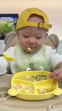15-month-old baby is chasing to eat by himself #feedingintolerance