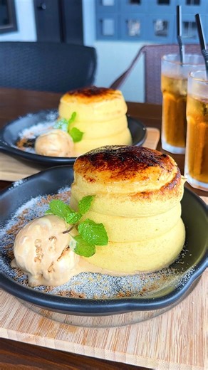 さや【グルメ巡り】 on Instagram: "‎愛知/植田 𓊆 APPLAUSE COFFEE 𓊇 @applause_coffee ~menu~ ●ブリュレパンケーキ/ 1350円 愛知にあるAPPLAUSE COFFEEさんは 夜までやっているお洒落なボタニカルカフェ☕ 今回はブリュレパンケーキを注文！ 焼きたてぷるふわのスフレパンケーキ三段重ねの満足感100％のパンケーキ🥞♡ パンケーキの上にカスタードクリームをたっぷりと乗せ、パリパリになるまでブリュレしてくれます！ 店内はボタニカルな雰囲気でゆったりと落ち着けるような空間になっていました🍃 気になった方は是非行ってみてね¨̮♡ ︎~store info~ 𓐄𓐄𓐄𓐄𓐄𓐄𓐄𓐄𓐄𓐄𓐄𓐄𓐄𓐄𓐄𓐄𓐄𓐄𓐄𓐄𓐄𓐄𓐄𓐄𓐄𓐄𓐄𓐄𓐄𓐄𓐄𓐄𓐄𓐄 𓈄 𖠿 愛知県名古屋市名東区高針原2-1708 ⌚︎ 11:00~23:00 【定休日】不定休 ✐植田駅から車で9分 ✐駐車場あり 𓐄𓐄𓐄𓐄𓐄𓐄𓐄𓐄𓐄𓐄𓐄𓐄𓐄𓐄𓐄𓐄𓐄𓐄𓐄𓐄𓐄𓐄𓐄