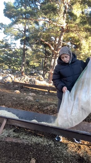 Gezen Oğlak on Instagram: "Rabbim herkese nasip etsin çok güzel bi duygu. Hepinize dua ediyorum sizler de bana edin ❤️"