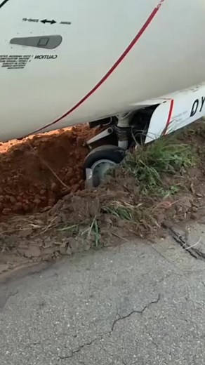 🚨 Stall at Takeoff: A Critical Moment in Aviation?✈️ When an airplane stalls during takeoff, it’s a high-stakes situation that demands immediate action. A stall occurs when the wing no longer generates enough lift to counteract the weight of the aircraft. Here’s how it unfolds, the potential consequences, and how to prevent it: What Happens During a Stall on Takeoff? 1️⃣ Loss of Lift: As the aircraft ascends, the angle of attack (AoA) may exceed the critical point, disrupting airflow over the w