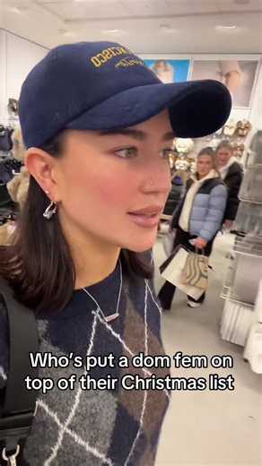 Any one looking for a dom fem under the x mas tree 🌲 #wlwtiktok #wlw #lesbians #irishcreators #fyp 🙂‍↕️🌈🏳️‍🌈🏳️‍🌈