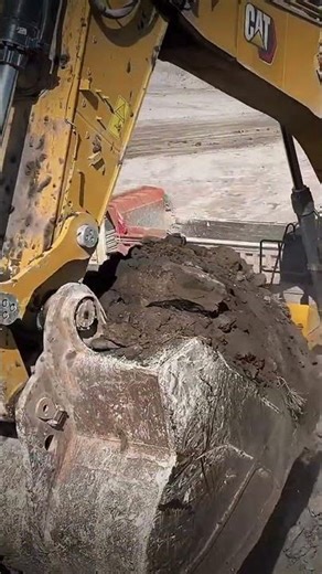 💪 Cat 395 Massive Loading – No Limits, Just Power!