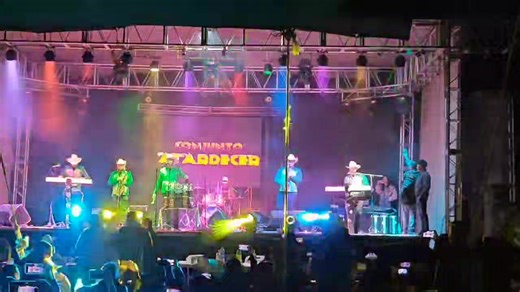 12 reactions | Audio disponible 12 13 20 27 28 29 de diciembre 6 medios por lado 4 bajos dobles por lado 8 cabezas moviles 10 baladores Pantalla de 3 por 2 metros Planta de luz | Manuel Aguilar | Facebook