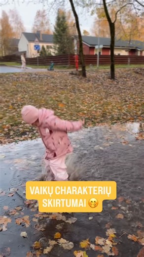 Medeina Andriuliene on Instagram: "Mes vis šeimoje padiskutuojam, kiek yra nature (gamta, įgimtos savybės) ir kiek nurture (dėl auklėjimo įgyjamos savybės). Kuo daugiau vaikų turim ir auginam, tuo labiau įsitikinam, kad, visgi, gamta yra galinga 🤭 Galim pakreipti, sudėti žinių, bet temperamentas, pomėgiai, manieros, požiūris į gyvenimą ar “stiklinės pilnumą” atkeliauja jau su vaiku. Ir kaip man patinka stebėti tuos jų skirtumus. Marija šiaip pasiutus kaip velnias, bet kažkokiu būdu ir dama 😂 t