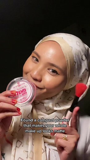 Get Matte Look with Essence Mattifying Compact Powder