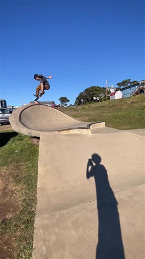 Kevin Kowalski on Instagram: "Clam Shell Fly Out ✈️🐚 @dreamlandskateparks 🛹 @portal_dimension 🌀 #skateboarding"