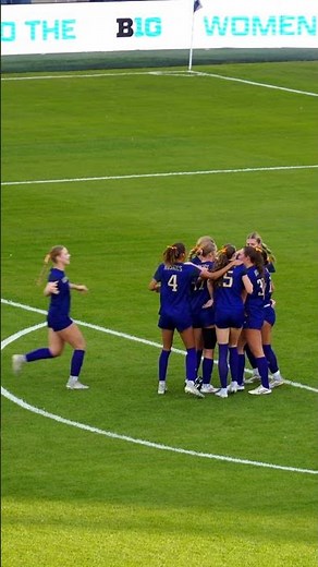 2 Goals in the 1st Half | Washington Women's Soccer