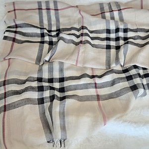 🔥 Burberry Checker Scarf EUC 🔥
