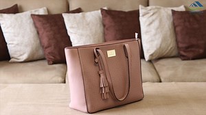 In this video, I have shown how to organize a handbag for daily usage. A smart and organized handbag can save lot of our time and energy to find items. Hope you enjoy watching it! All the product links are given in the comment section ************************************************************************************* Follow Simplify Your Space YouTube - https://www.youtube.com/c/SimplifyYourSpace Facebook- https://www.facebook.com/Simplifyyourspace28/ Instagram- https://www.instagram.com/simpl