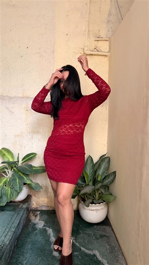 Akshata Telavane - Murumkar on Instagram: "Boom 💥🧣 #fyp #trending #reelsi̇nsta #ootd #december"