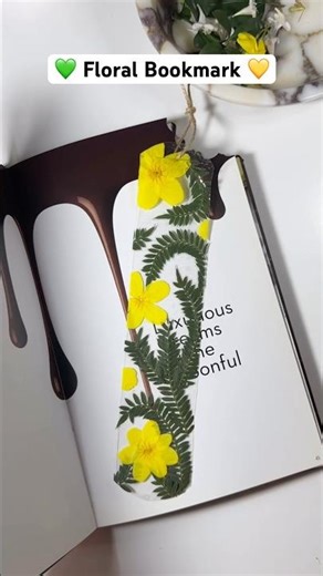 DIY 💛 Floral Bookmark Idea • Easy to Make