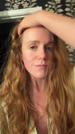 I wanted to love it. I still think Emily is the perfect Poppy and Tom lives up to everything I imagined Alex to be. It just didn’t show the depth that the book did. #peoplewemeetonvacation #netflix #pwmovmovie