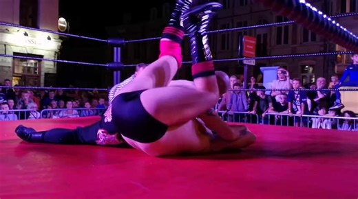 Soirée catch sur la Petite-Place de Douai