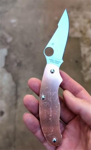 Spyderco UKpk second step mod: cut and drill the copper scales
