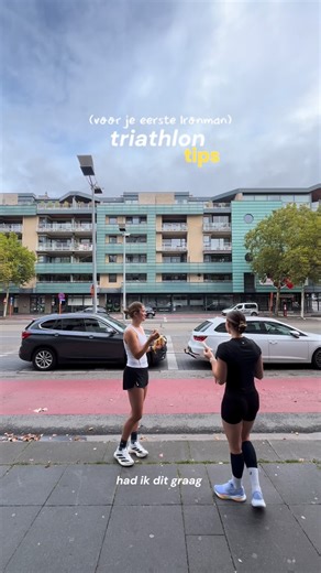ʀᴇɴsᴋᴇ on Instagram: "📝Niemand voelt zich ooit echt ready voor een Ironman … De ene dag denk je: ja hoor, dit kan ik & ik ga het helemaal rocken.. maar de volgende dag voelt alles ineens veel te groot 🥹 En dat is niet raar.. ik denk dat precies is precies hoe dit proces werkt. Twijfel betekent niet dat je achterloopt. Het betekent dat je er middenin zit 🤍 En eerlijk… dat is waar de meeste groei gebeurt. #ironman #triathlon #tips #training #athlete"