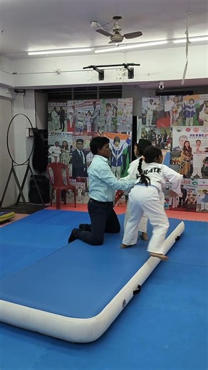 Back hand spring at IMA Patna #viralreels #viralvideo #fightingsport #gymnast #karate #combatsport