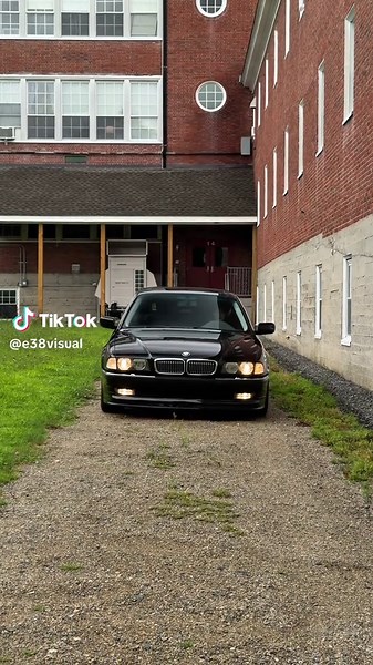 BMW E38 Alpina Peak 7er: classic German luxury overview