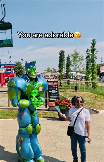 You are adorable! #rockittherobot #rockitrobot #funnyrobot #giantrobot #fairrobot #dancingrobot #OhioStateFair #Bootsontheground #803Fresh