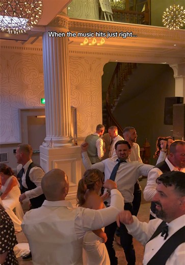 When the Music Hits Just Right: Wedding DJ Moments and Dancefloor Tips