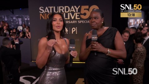 Chris Rock Debuts New Relationship During PDA-Filled Stroll