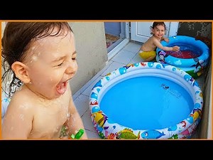 Yankı ikili balkon havuzunda oyunlar ve su savaşı