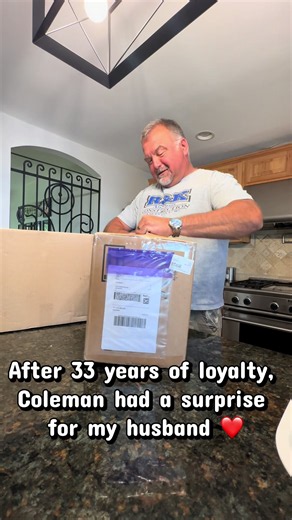 None of us had “Coleman sends us a package” on our 2026 bingo card. 😂 Here’s the unboxing! Do you think my husband is finally retiring that old cooler? Also, be honest… does @colemanusa need to release the Chris Cooler™ with the patented rope-handle upgrade? 🪢😂👇 #unboxingvideo #bluecollar #viral #men #lunch @Powerade