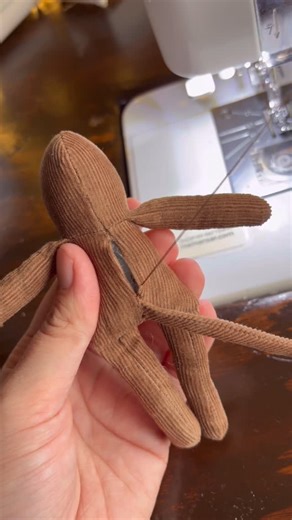 @mamaroar_sews | I’ve gotten some feedback that my ladder stitch tutorial isn’t clear enough because there are too many cuts to me pulling the needle... | Instagram