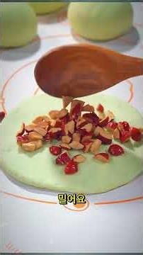 Only Eating Mung Bean Porridge? 🌿 Mung Bean Dough Jujube Flower Buns, A Healthy Summer Snack!