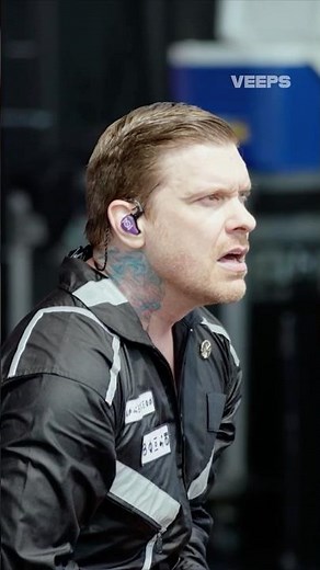 This “Sound of Madness” performance is ICONIC. #shinedown