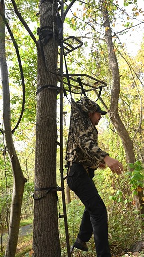 🪢 Tether tested. Tree stand approved. 💪 See the TimberGhost Jacket hold strong when the hunt gets real. Shop it now! https://tr.ee/timberghost #TideWe #WhiteTailHunting #WhitetailSeason #DeerHunter #HuntingClothes #TimberGhost #HuntingGear #TreeStandHunting #GearYouCanTrust | TideWe
