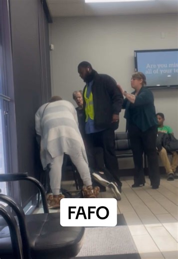welp, this lady called a mother the hard R right in front of her son and got absolutely violated 😅 #fafo #lasvegas #vegastok #racistcheck #justiceserved
