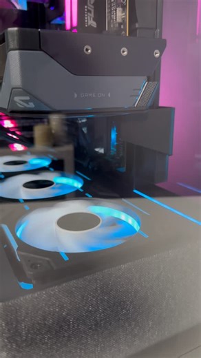 The final look at my jaw-dropping @phanteks EVOLV X2 MATRIX – courtesy of @overclockersuk! This case is straight fire, with its insane see-through glass, premium fabric finish, and that wild 900-LED matrix panel lighting up the bottom like a retro arcade dream. 😍 Packed inside: - @amd Ryzen 7 9800X3D – absolute king of gaming CPUs - @aorus_uk AORUS MASTER X870E motherboard – rock-solid foundation - 32GB (2x16GB) @kingstontechnology Fury Beast DDR5 – screaming fast - @kioxia_tw Exceria PLUS G4 1