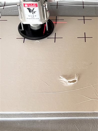 Cardboard cutting machine with vibrating knife and pressure plate for sample decoration. #trustercnc #cardboard #cnccuttingmachine #digitalcutter #paperbox #digitalcutter #honeycomb #paperboard #paper #box #packagingindustry #cardboardmodel