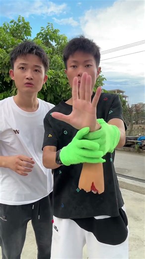 The magician's third hand