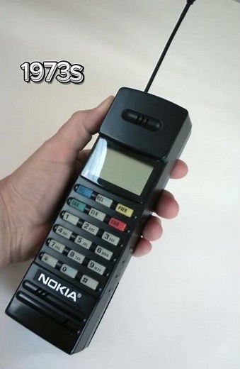 Evolution of Phones (1876 - 2025) 📈