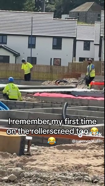 #groundworkerlife👊 #groundworks #workbanter #groundworkersmatter #worklife #groundworkers #buildingsitelife #supervisordan #concrete #concretefloors #rollerscreed #fyp #UpTheBoys @Fix Radio @Dylan James Tierney @Leilan @D G L 👊
