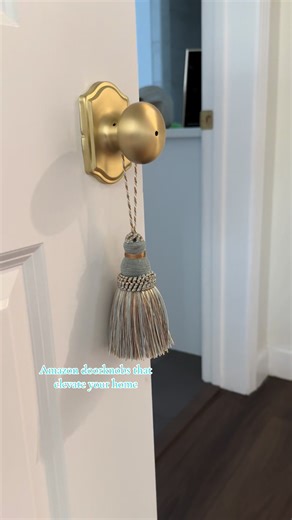 I love the Emtek doorknobs but I didn’t love the price tag. I found these on Amazon & thought they looked really nice for the price. #amazon #amazonfinds #home #homedecor #homebuilding