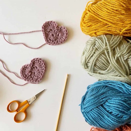 Hold my Heart in your Hand - how to crochet a heart