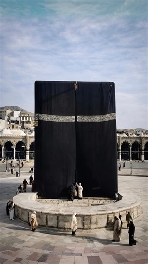 Engin Uzun 🇦🇱🇹🇷 on Instagram: "Bu mübarek gecede seni Kabe’nin 1930’lu yıllara götüreyim istedim… Gecen hayr olsun, seni ve neslinin ayaklarını Rabbim kutsal topraklara sabit kılsın…"