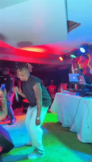 Beenie Gunter always knows how to set the mood 🔊💯