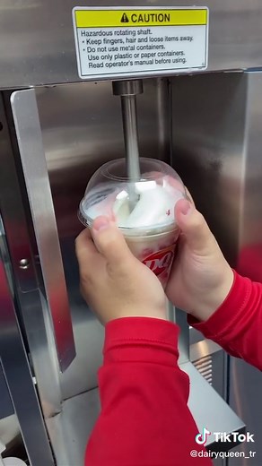 DQ Strawberry milkshake🍓 #fyp #foryou #foryoupage #dairyqueen #summervibe #takeout #tipsandtricks #summerfoodhacks #icecream #PepsiApplePieChallenge