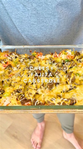 Welcome back to A Very Fast Dinner: Holiday Edition. Next up: Cheesy Fajita Bake This one comes together especially easy thanks to @soules_kitchen. It’s as easy as throwing it in a pan and baking. It will feed a lot of people plus come together quickly - win win! Follow first & comment “FAST” for the full recipe to your DMs. #SoulesKitchen #fajitasteak #fastdinner #casserole #holidaymeal | Elliott’s Kitchen