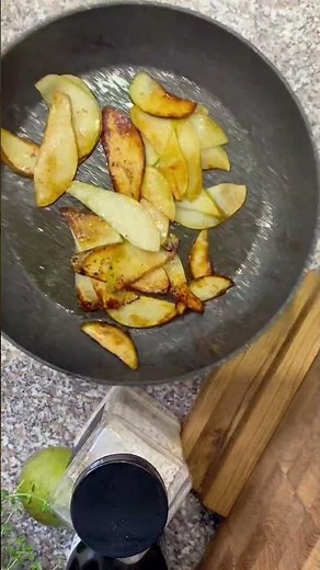 Caramelized Pears with Chocolate Sauce 🍐🍫 | Easy & Elegant Dessert in 10 Minutes