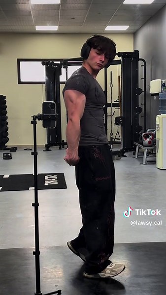 RIP ur ears | @Breathedivinity dropping 5pm pst code cal :p #fyp #GymTok #gymmotivation #aesthetic