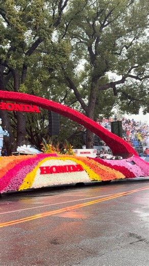 Celebrating The Power of Teams As the Presenting Sponsor and Official Vehicle Partner of the Rose Parade®, Honda returns with a dynamic float honoring collaboration, perseverance and the dreams made possible when we work together. Perfectly reflecting this year’s theme, The Magic in Teamwork, Honda’s float highlights how teamwork drives innovation — on the road and beyond. #RoseParade #Honda #ThePowerOfTeams @AES_creative @honda | Rose Parade
