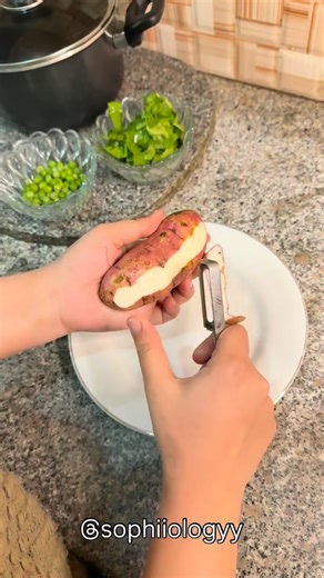 Sophia & Hadeed/Wali | Motherhood, Lifestyle & UGC | Sweet Potato, Peas & Spinach Purée (6+ Months) 🥕🌱 Ingredients • Sweet potato • Green peas • Spinach • Water (as needed) Method •... | Instagram