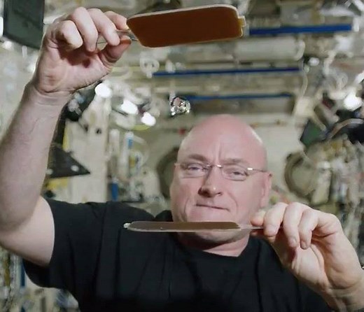 549K views · 10K reactions | Astronaut Scott Kelly playing ping pong with water in space. Footage: NASA | IFLScience | Facebook