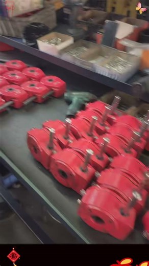 👋 Hi everyone!Today I'm showing you the signal worm gear box we're installing! ⚙️🔧