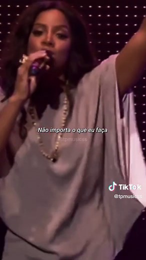 Nelly ft. Kelly Rowland - Dilemma Live Performance 2009