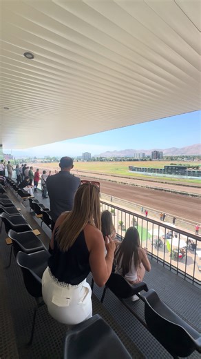 Joaquín y la Épica Competencia en el Hipódromo